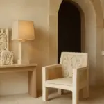 Pietra leccese scolpita: l’artigianato locale che scandisce il carattere degli interni